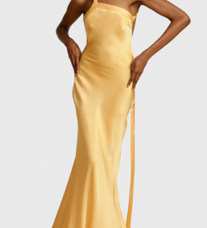 София Макси Рокля с Диагонални Презрамки и Открити Гърба