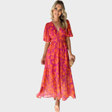 Ранка - Цветна миди рокля с ръкави тип пъф и V-образно деколте