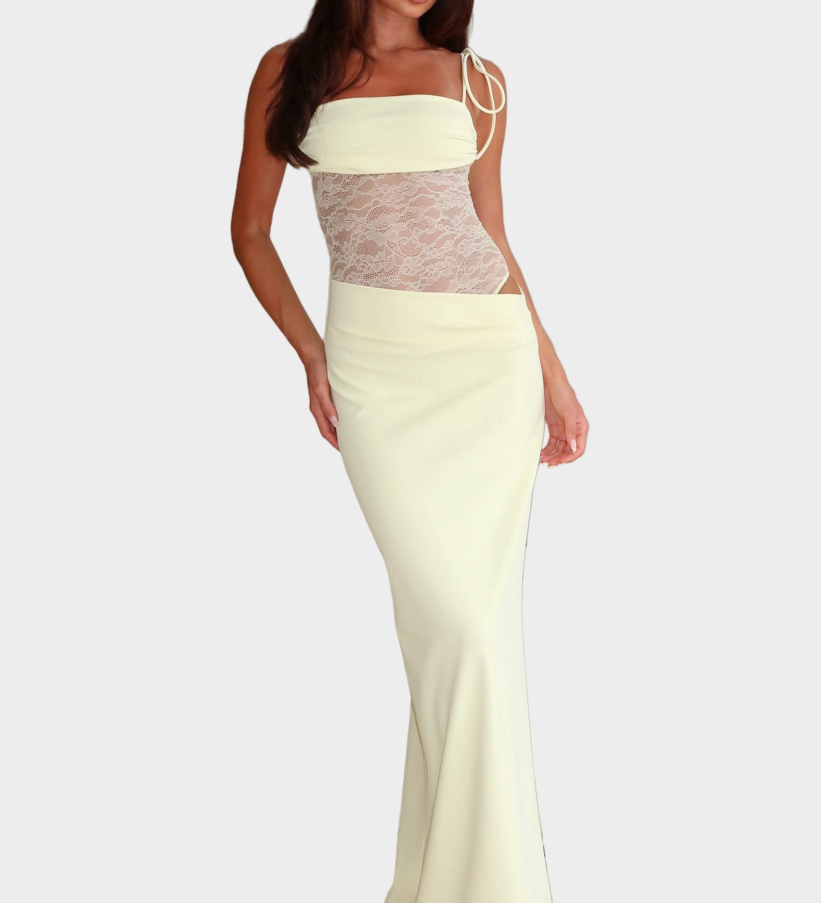 Максимална Рокля с Опулентен Пад и Елегантен Дотик