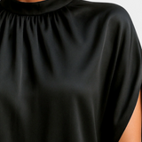 Ена Миди Рокля Без Временски Рамки с Кръгло Деколте