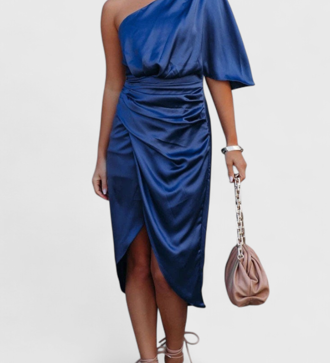 Даница Плавна Рокля с Елегантен и Вечен Силует