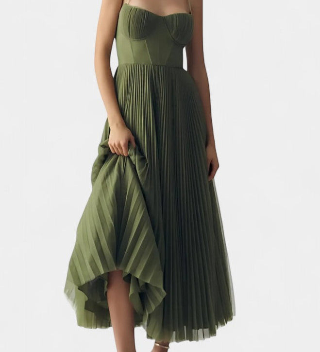 Нивес - Плисирана шифонена рокля с деколте във формата на сърце и оформен корсет